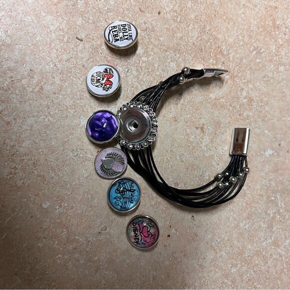 Bracelet with interchangeable charms - Picture 5 of 6
